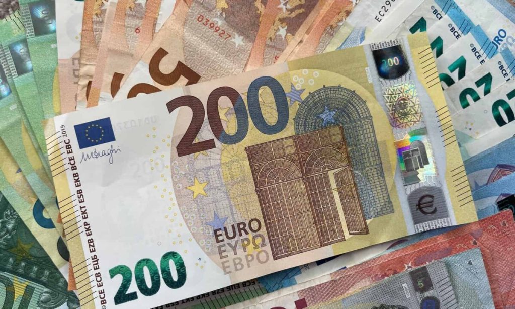 Euro a atins un nou maxim istoric în raport cu leul. Cursul anunțat de BNR