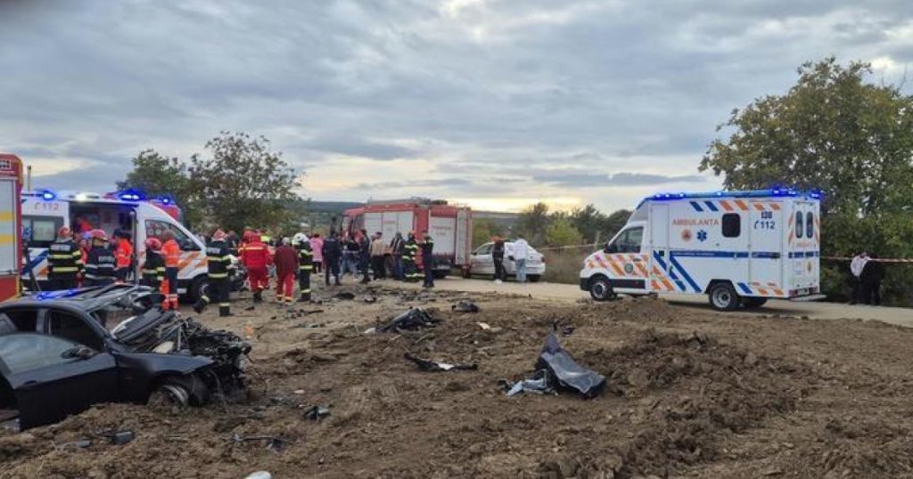 Doi copii şi un adult au murit după ce un autoturism şi un camion s-au ciocnit pe un drum din județul Iași