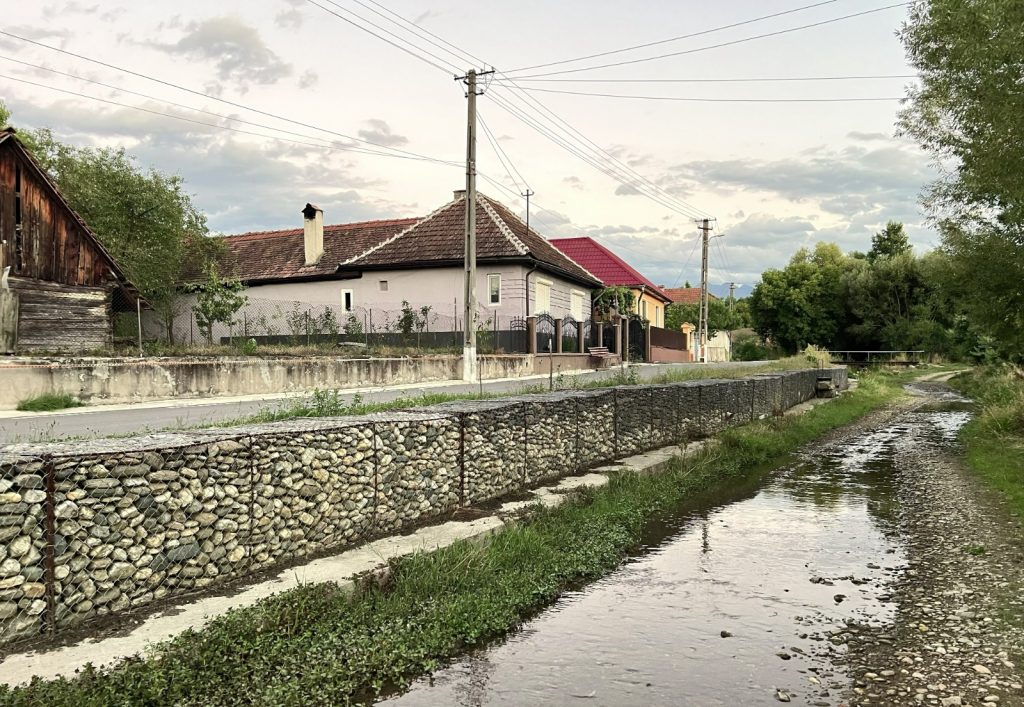 Legătura dintre rochia împărătesei Maria Tereza și apa sătenilor din Scoreiu