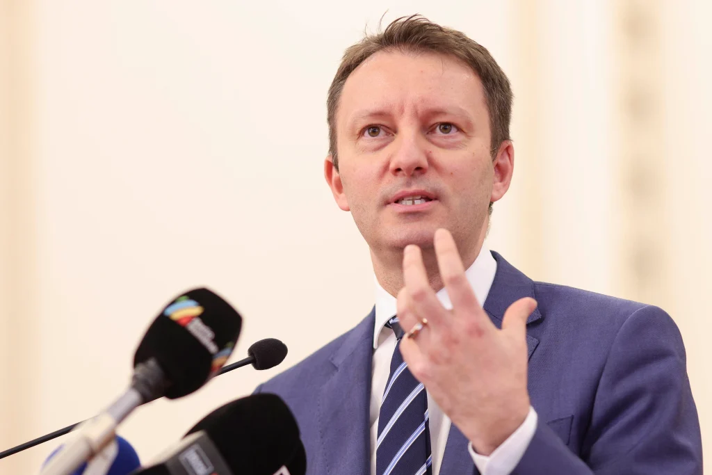 „Eu nu-i comand domnului Grindeanu, nici domnia sa nu-mi comandă mie”: Siegfried Mureșan, după ce liderul PSD i-a cerut demisia din PE / În ce condiții spune că pot discuta
