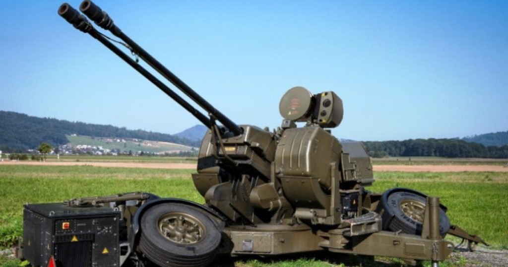 Sisteme antiaeriene ale României, modernizate de Rheinmetall pentru lupta antidronă, au picat testele de recepţie. Ce spune Nicuşor Dan