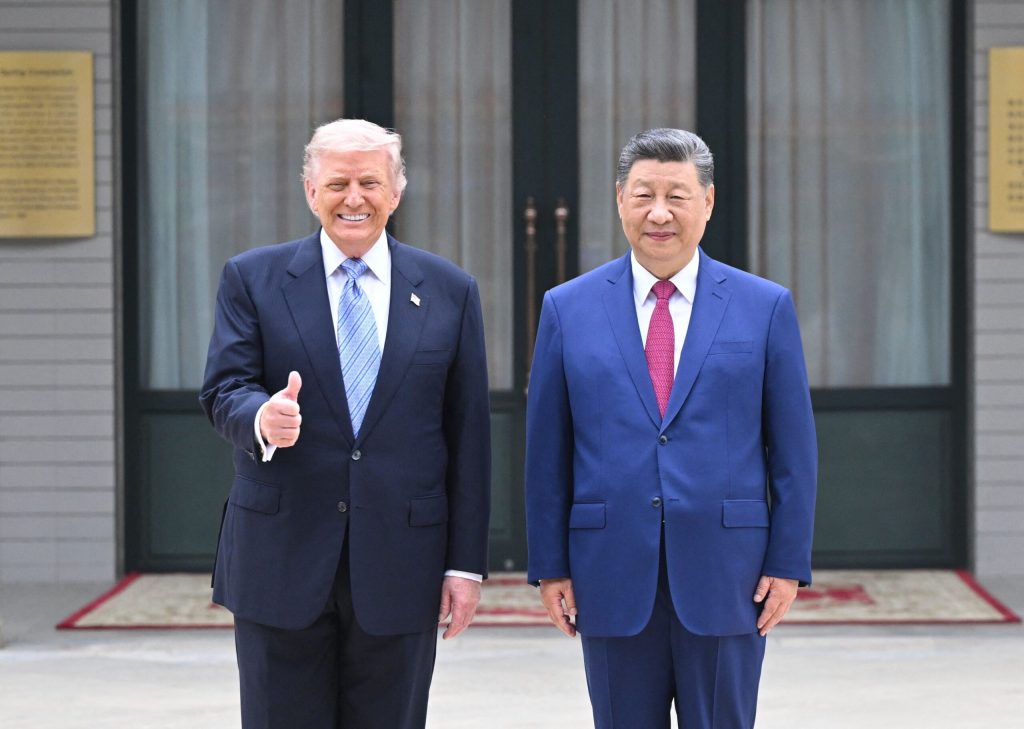 Xi Jinping a sosit la Washington, după 11 ani. Gest rar al lui Donald Trump: L-a întâmpinat personal, cu mare fast, la aeroport (Video)