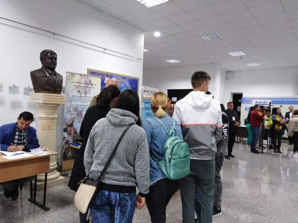 Joburi pentru absolvenți, la Târgu Jiu. Când are loc bursa AJOFM