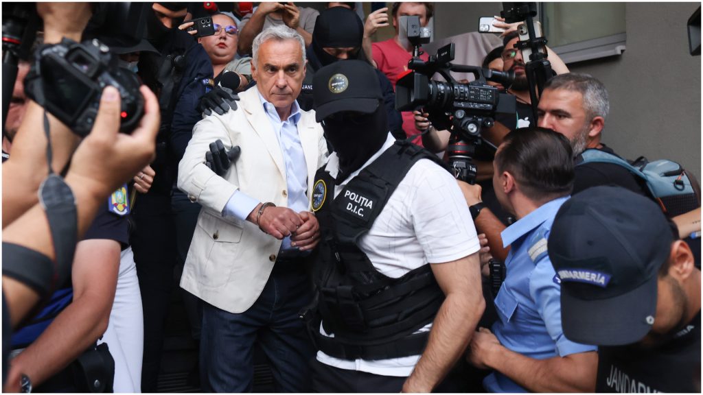 DIICOT a pus sechestru pe vila din Mogoșoaia a fostului candidat la alegerile prezidențiale, Călin Georgescu
