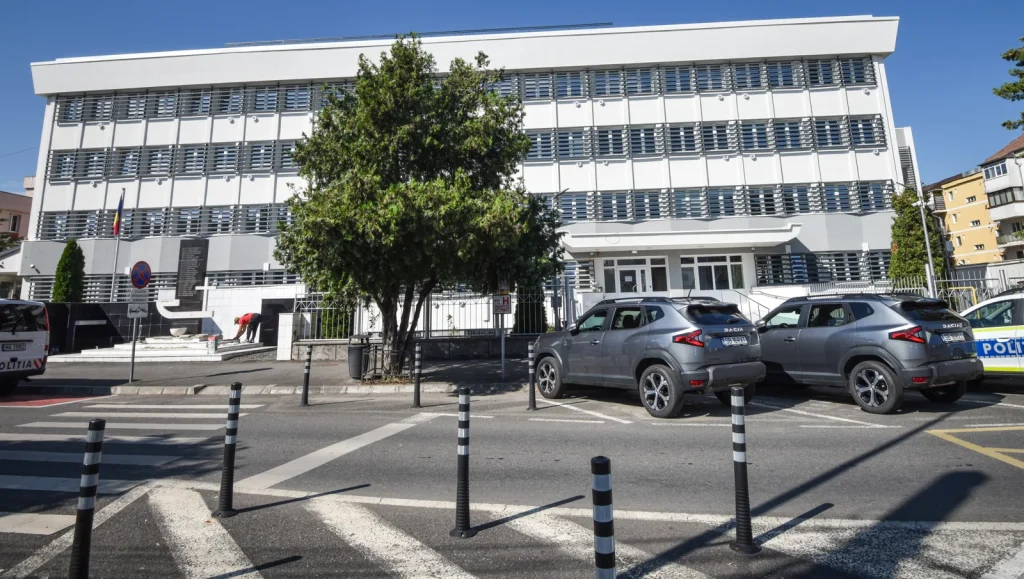 Reținuți pentru lovire după un scandal la Prislop. Patru bărbați, cercetați de polițiștii din Șelimbăr