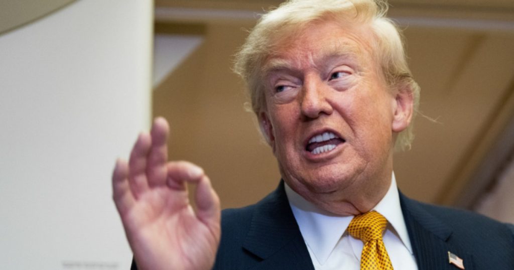 Trump sfidează o decizie a instanței și interzice accesul jurnaliştilor CNN, MS NOW şi Politico la Casa Albă