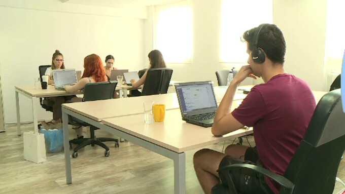 Taxe mai mici pentru contractele part-time ale tinerilor de până la 26 de ani, potrivit unei propuneri legislative de modificare a Codului fiscal / Măsura ar putea fi extinsă și la cei care nu sunt elevi sau studenți