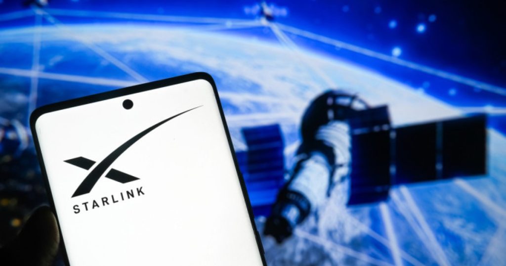 Președintele Finlandei îi cere lui Elon Musk să extindă rețeaua Starlink în Ucraina pentru lovirea lansatoarelor rusești