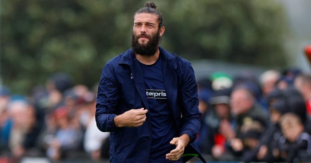 Fostul internaţional englez Andy Carroll recunoaşte că a fost abuzat de un bărbat