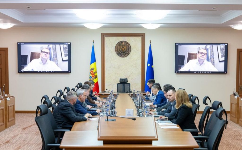 ANRE va aplica temporar o formulă ajustată de calcul a prețului motorinei. Măsurile propuse de CNMC privind starea de urgență