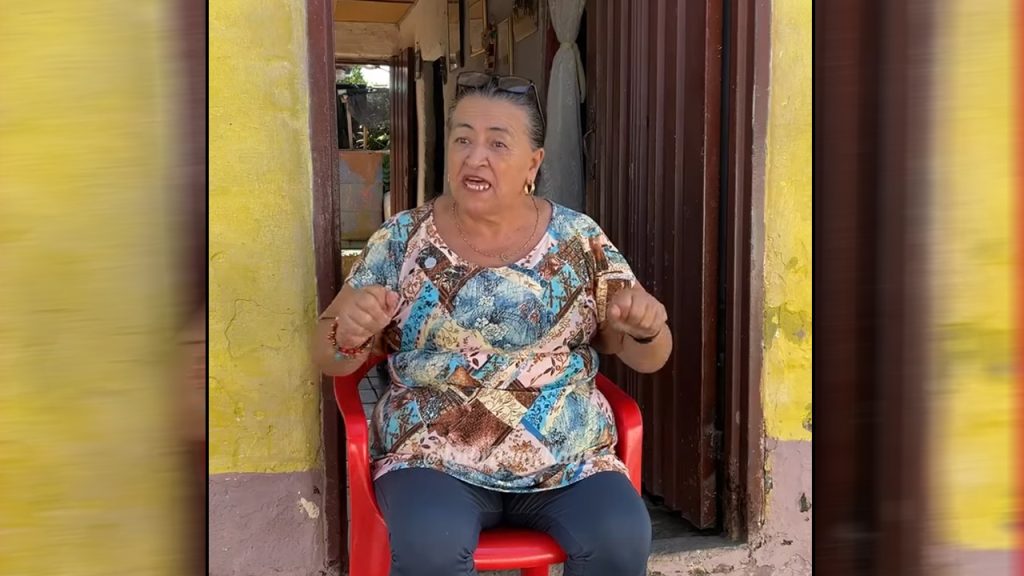 Femeia care face bani din bârfe. Cere până la 188 de euro pentru un secret și spune că și-a cumpărat deja două case