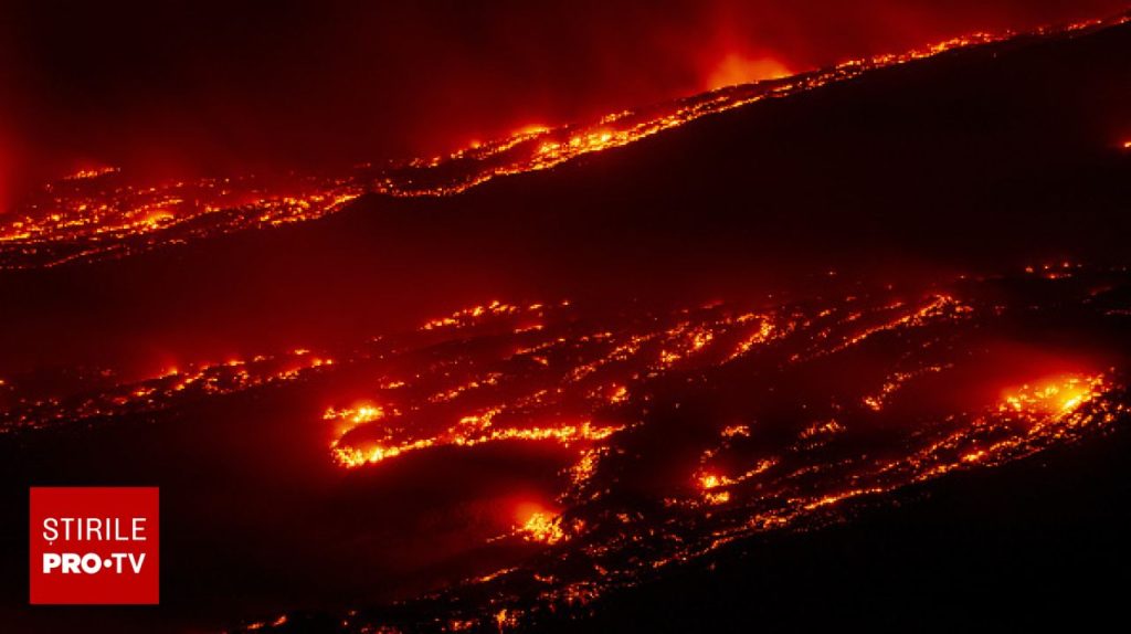 O nouă erupție a vulcanului Etna a dus la suspendarea zborurilor din Catania. Când se redeschide aeroportul