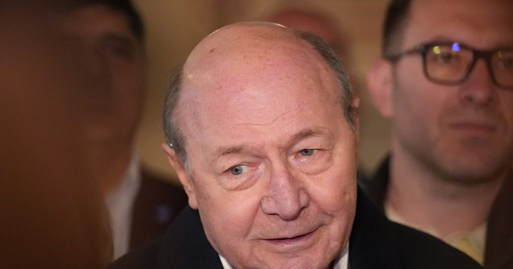 Traian Băsescu sare în apărarea lui Siegfried Mureșan: „Un vânt rece, siberian, suflă pe culoarele politicii românești”