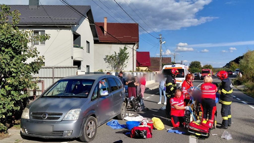 Accident grav în Cluj: Un bărbat de aproximativ 60 de ani, care era pe scuter, a ajuns inconștient la spital