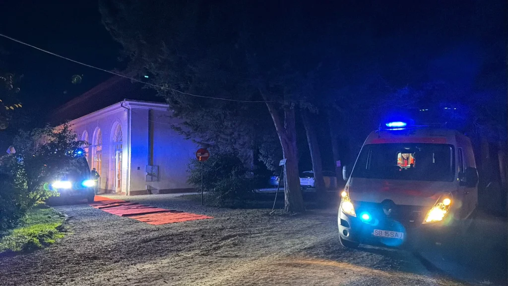 FOTO/ULTIMA ORĂ: PLAN ROȘU la Avrig: 20 de persoane transportate la spital după ce s-au simțit rău la o sală de evenimente