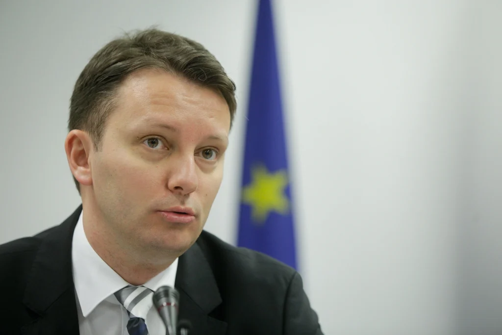 Companiile pe pierdere 3 ani consecutivi, fără contract de serviciu public, ar putea ieși din portofoliul statului – Program de Guvernare