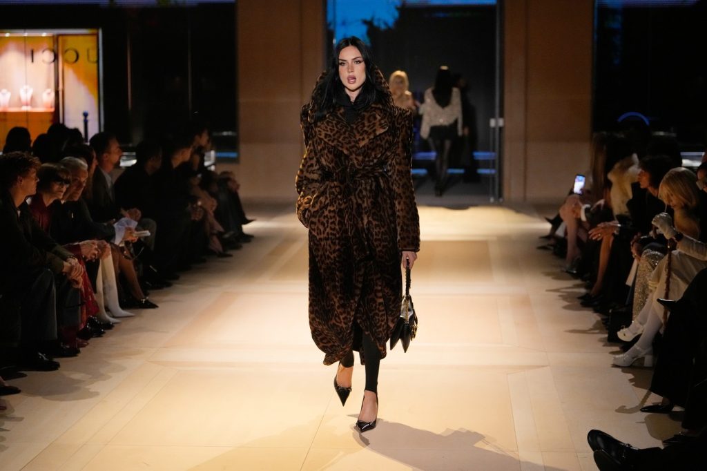 Gucci primăvară-vară 2027 la Milano Fashion Week: Problema nu este că Demna nu înțelege Gucci / Problema este că încă văd Demna înainte să văd casa