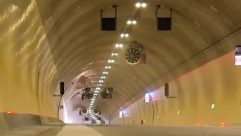 Video | Primul tunel forat construit pe o autostradă din România, finalizat pe Sibiu – Pitești: Când se deschide circulația