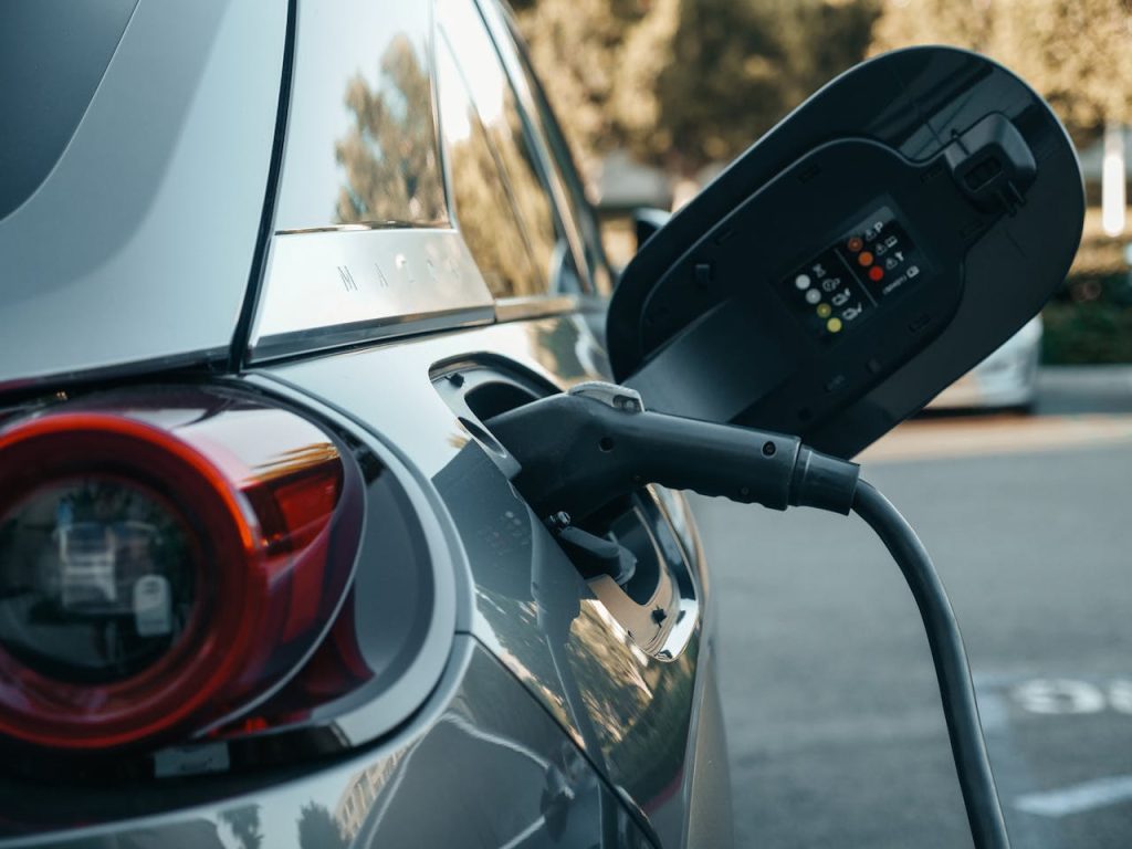 Cum alegi cel mai bun încărcător pentru mașina electrică. Diferențele dintre stațiile Level 1, Level 2 și Level 3