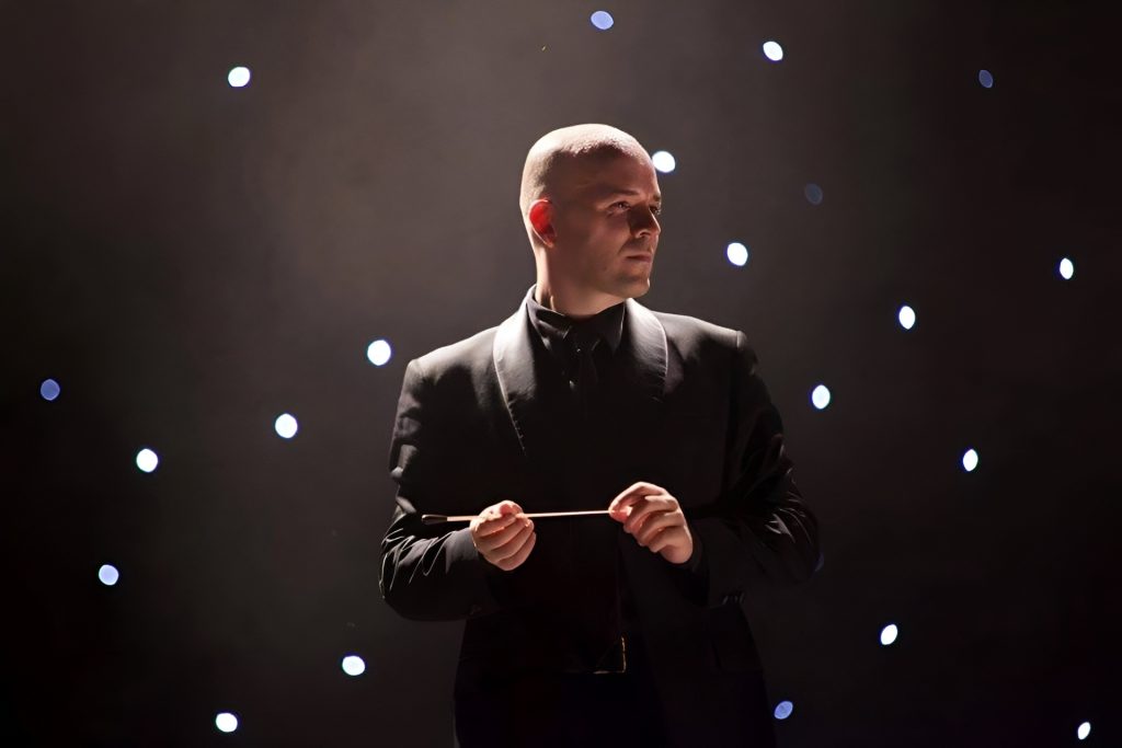 Interviu cu Cristian Lupeș: „Suntem sub un gros plafon de nori, dar, ca în muzica lui Brahms, deasupra ne așteaptă soarele orbitor”