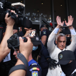 Călin Georgescu, judecat pentru complicitate la tentativă de lovitură de stat, îl atacă dur pe Siegfried Mureşan: O eroare a istoriei, ca şi cel care l-a desemnat. A pleda pentru validarea unui nou guvern păgân şi antiromânesc este o preocupare obscenă