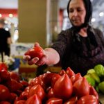 Raport PwC: Doar un sfert dintre consumatorii din România au o situaţie financiară confortabilă faţă de jumătate, la nivel global. Un român din nouă spune că familia sa plăteşte cu dificultate facturile lunare