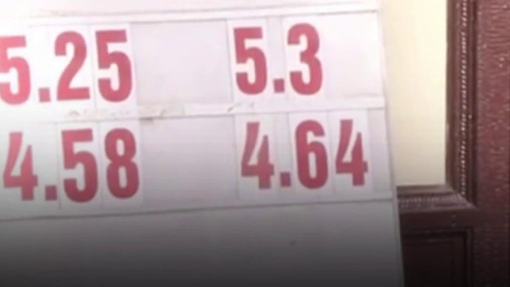 Euro se apropie de 5,3 lei. BNR spune că presiunea pe curs va continua: ”Suntem într-un context social și politic extrem de volatil”