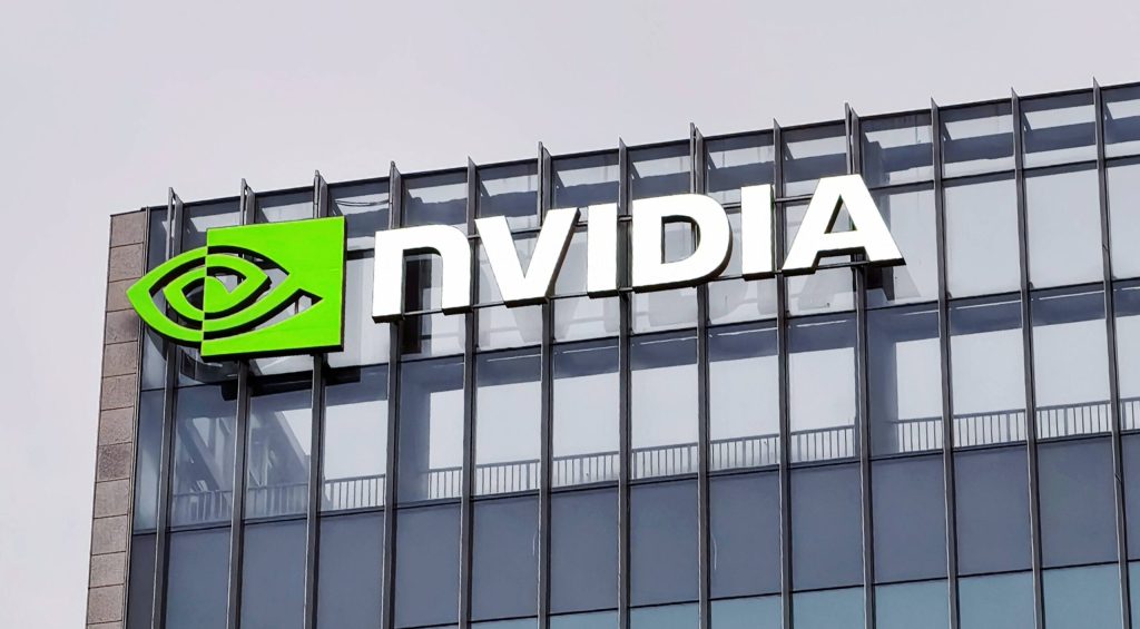 Nvidia vrea să răscumpere acțiuni de până la 235 de miliarde de dolari, în contextul profitului record al companiei generat de explozia inteligenței artificiale