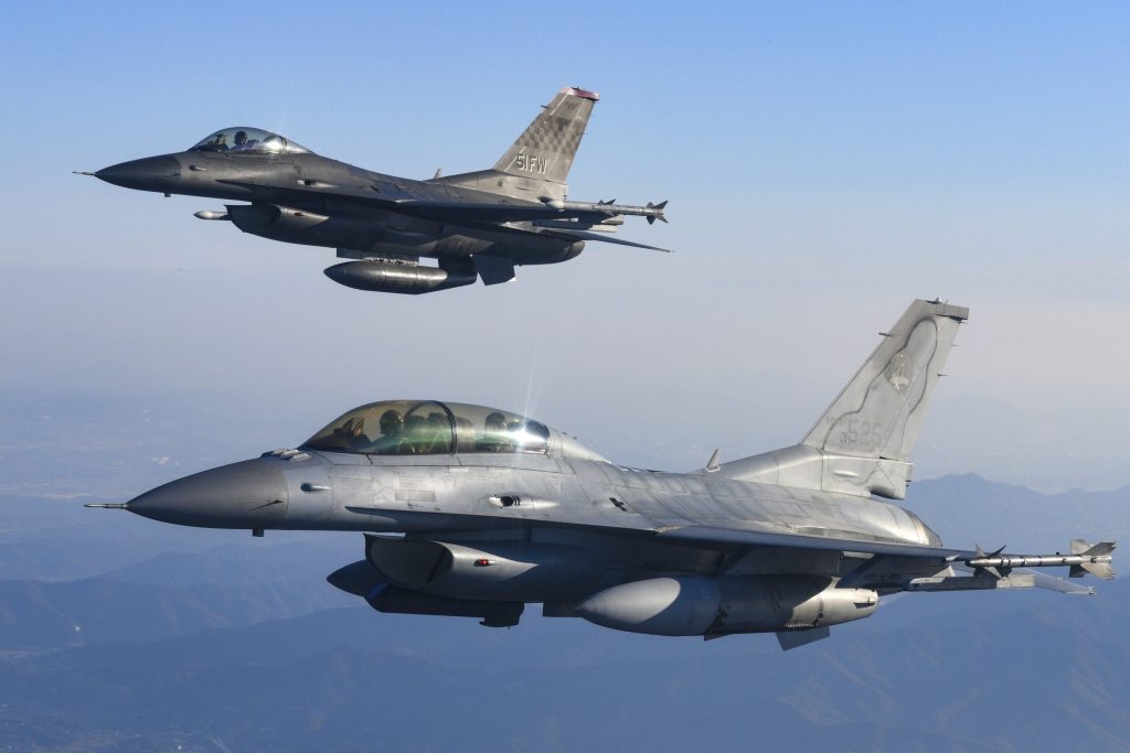 Polonia relaxează regulile de angajare împotriva aeronavelor intruse / Pilotul sau comandantul de operaţiuni va putea lua decizia de a doborî o aeronavă străină pe baza datelor radar sau a altor informaţii integrate în sistem