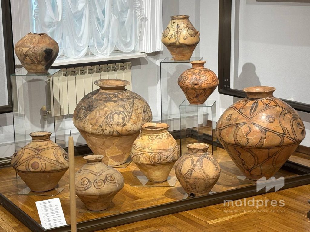FOTO // Vestigii ale culturii Cucuteni–Trypillia, expuse la Muzeul Național de Istorie