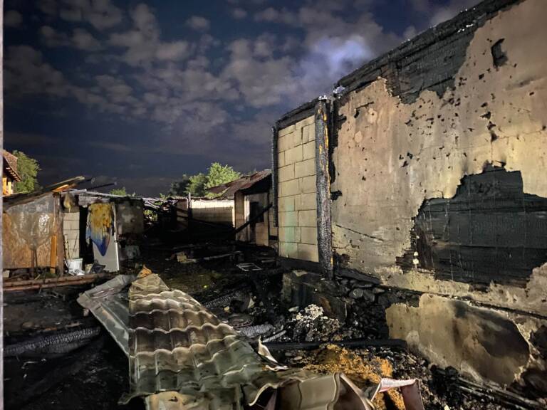 „Au rămas doar în șlapi și hainele de pe ei! E nevoie de ajutor!” a transmis primarul comunei Dumitrița, în urma incendiului din Ragla