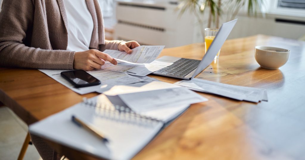 Ai lucrat în România și în străinătate? Când poți primi pensie din două țări și cum sunt luați în calcul anii de muncă