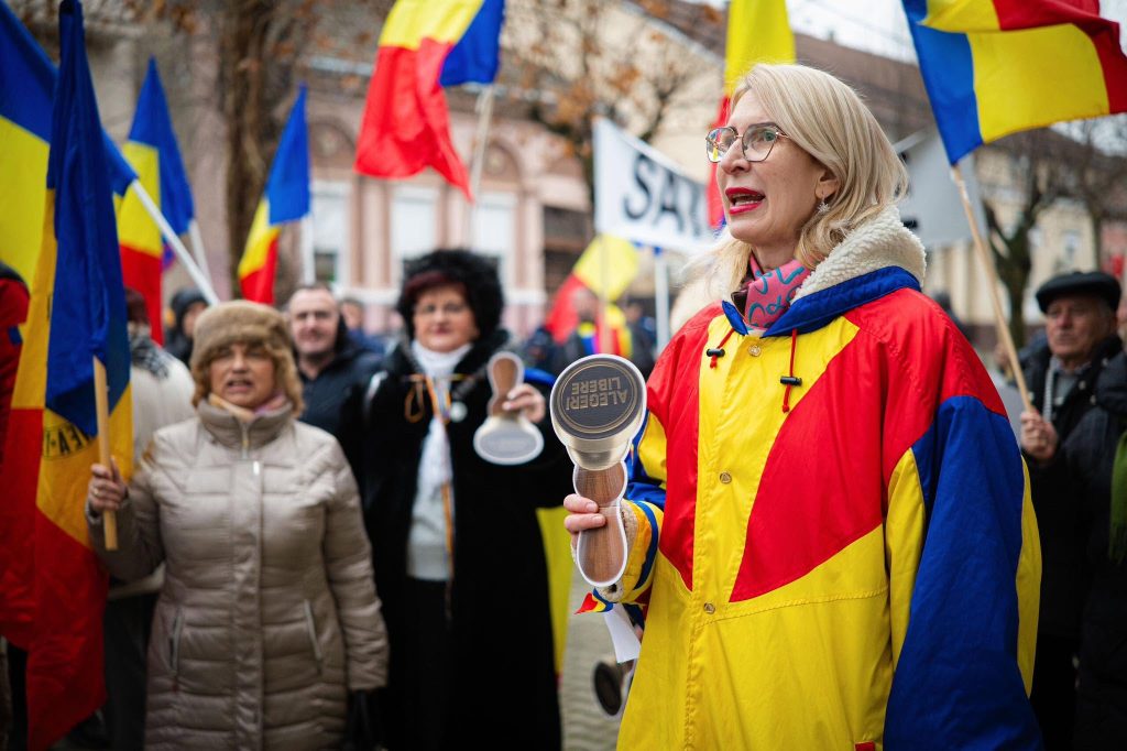 Fake news  | Monica Iagăr, deputat AUR: Guvernul Mureșan pregătește „anularea libertății individului”. Statul va decide în funcție de un „scor de risc” accesul la medicamente sau pâine