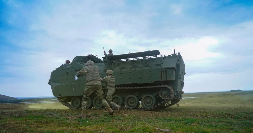 Nouă vehicule amfibii AAV-7 au intrat în dotarea Forțelor Navale Române. Primele din cele 65 comandate din SUA