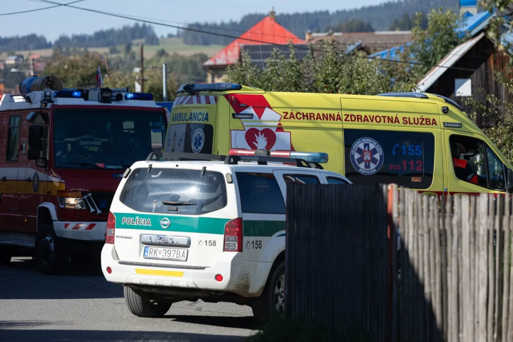 Atac într-o şcoală din Slovacia. Un elev a înjunghiat două profesoare şi o colegă. O persoană a murit