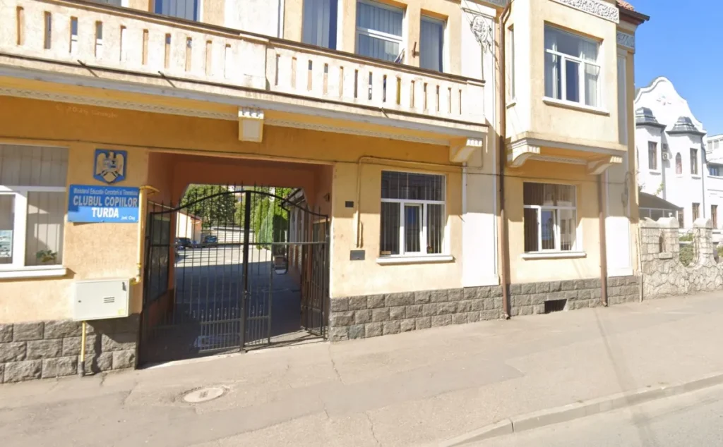 Revoltă după tăierile de la Palatul Copiilor: părinții pregătesc procesul. Trei cercuri din Turda, afectate