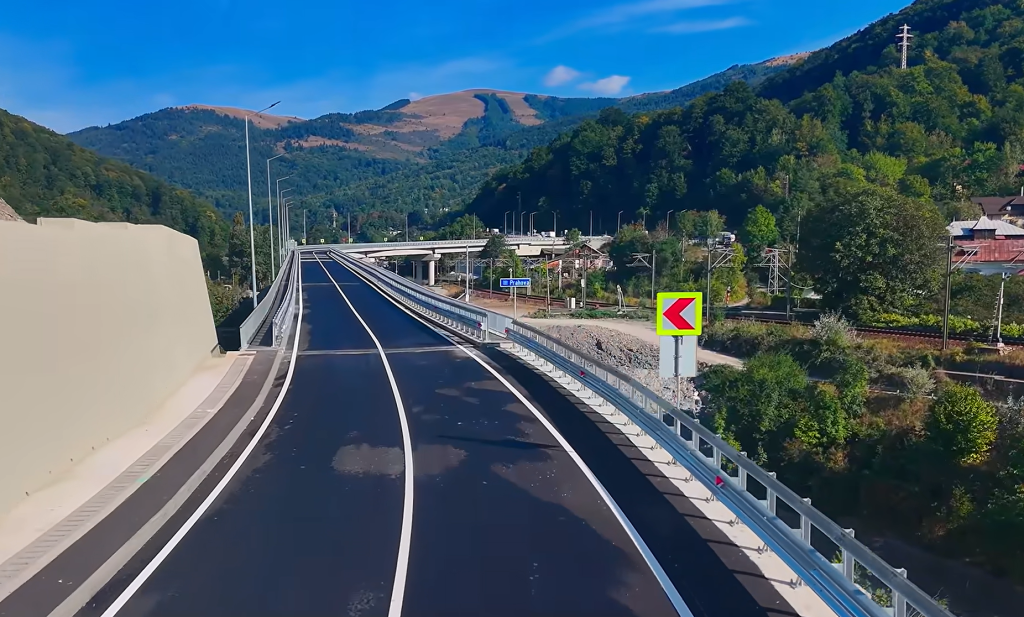 Inaugurare pe Valea Prahovei. Se deschide șoseaua care ar trebui să rezolve unul dintre marile puncte de blocaj de pe DN 1