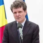 Nicuşor Dan: E momentul ca această criză politică să se încheie. E momentul ca partidele se privească dincolo de gardul de partid, să privească la interesul naţional. Alegerile anticipate nu sunt o soluţie