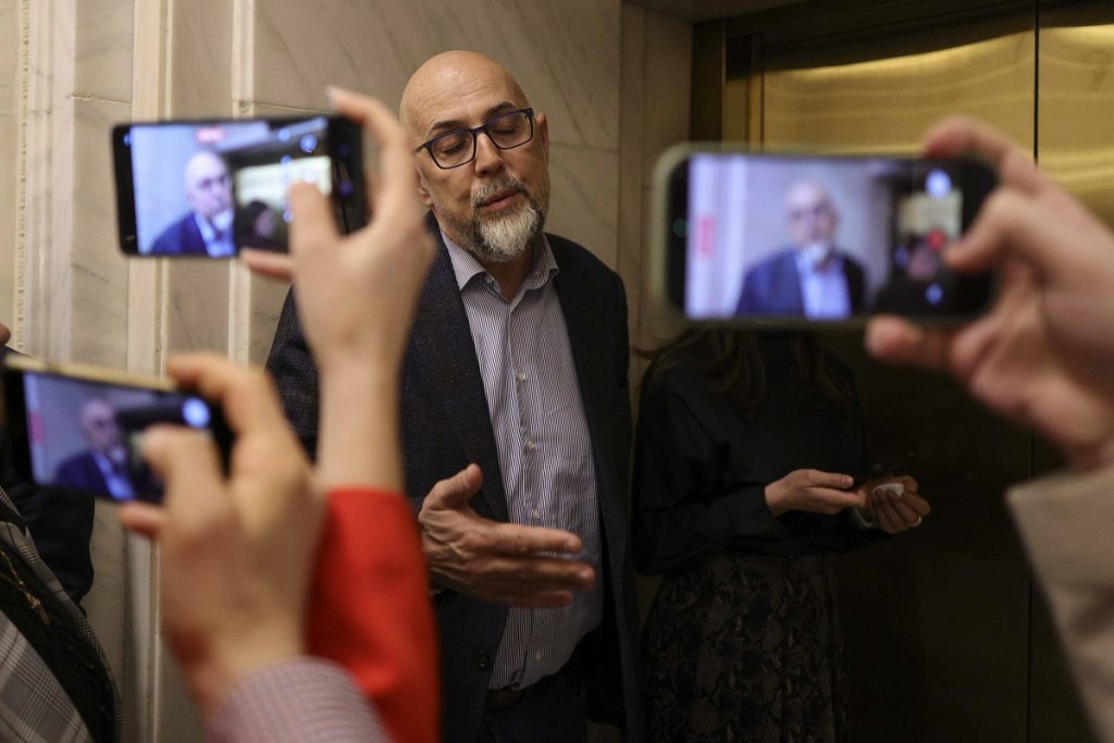 Kelemen Hunor: Șansele ca guvernul Mureșan să treacă nu sunt mari, nu există 233 de voturi. Președintele Nicușor Dan nu e obligat să dizolve parlamentul, Constituția îi lasă libertatea să decidă dacă desemnează alt premier. Nicușor Dan nu a încălcat Const
