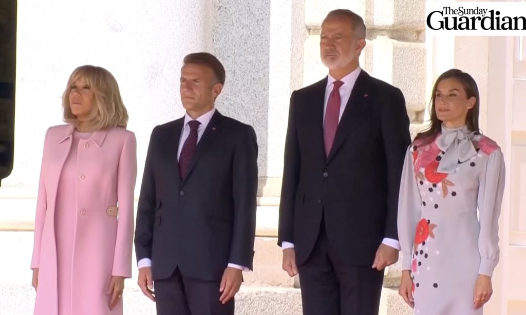 Emmanuel şi Brigitte Macron au fost întâmpinaţi în Spania de regele Felipe al VI-lea şi de regina Letizia la Palatul Regal