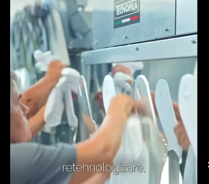 Preluată de un antreprenor sibian, fabrica de ciorapi Ciserom din Sebeș a repornit producția, la aproape un an după ce a fost închisă: „caută și cumpără produse Made in Romania!”