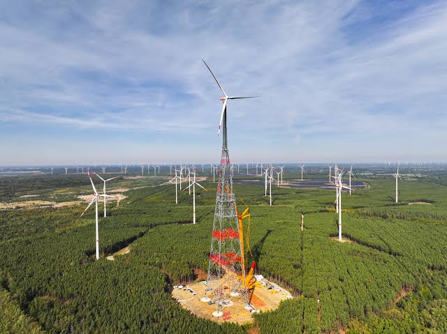 Cea mai înaltă turbină eoliană din lume, de 365 de metri, a fost construită în Germania