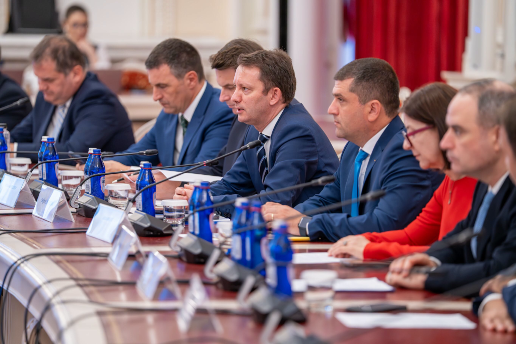 Guvernul Mureșan, la votul final în Parlament. Ședința a început. Mureșan: „O să am mereu deschidere totală față de propuneri”