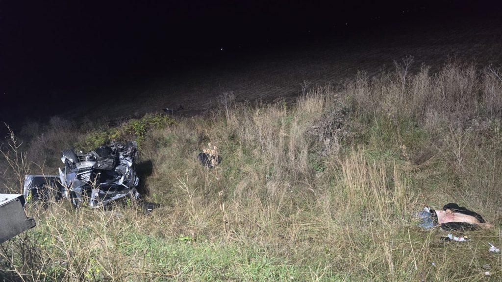 Șofer de 31 de ani, mort într-un accident cumplit pe centura Rădăuți din cauza vitezei. Mercedesul s-a răsturnat de mai multe ori și l-a strivit