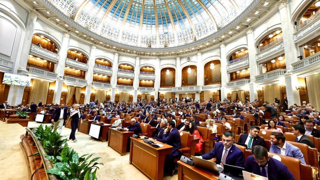 LIVE: A PICAT! Doar 182 de voturi ”Pentru” Siegfried Mureșan și Nicușor Dan. PSD respinge ”guvernul marionetă”. George Simion, discurs istoric. Bolojan, huiduit - VIDEO