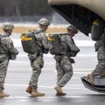 Statele Unite nu intenţionează să retragă între 25.000 şi 40.000 de soldaţi de pe continentul european, asigură ambasadorul american la NATO