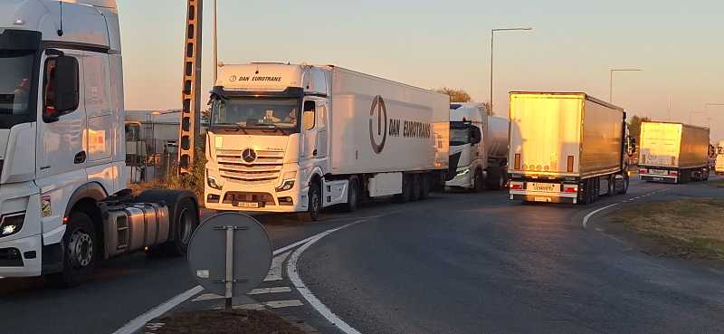 Zeci de transportatori au protestat, în Arad, față de introducerea platformei TollRo