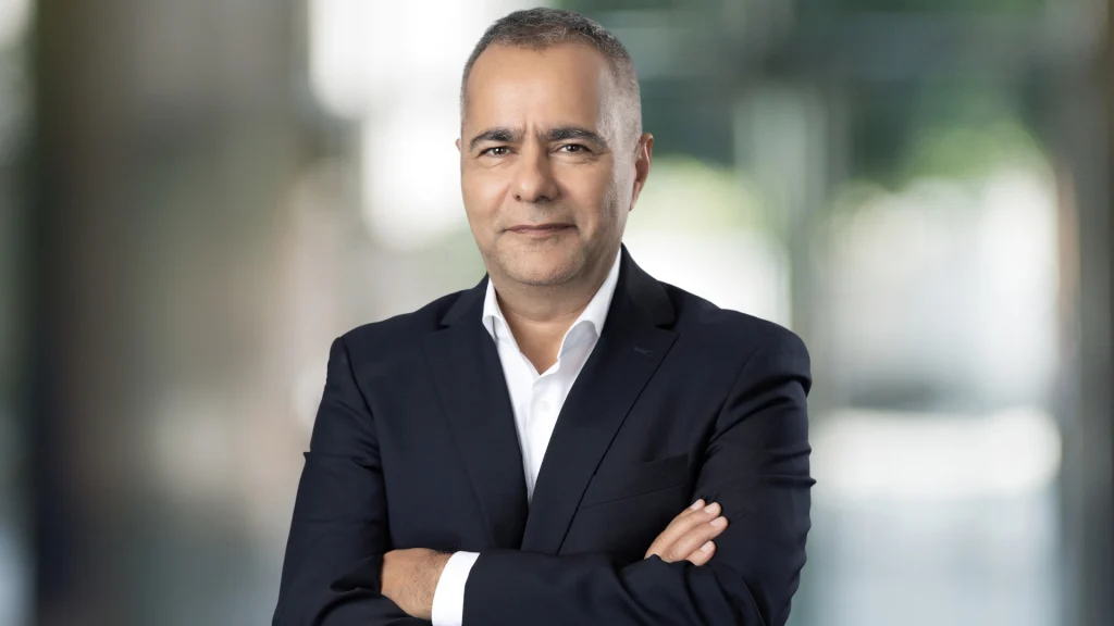 Profesionist sau consumator? Cum redefinim relația dintre fermieri și marile corporații
