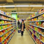 Noi scumpiri pregătite în România din cauza majorării costurilor de producție. Prețuri mai mari la alimente între 4 și 8%. Serviciile, mai scumpe cu 15-20%