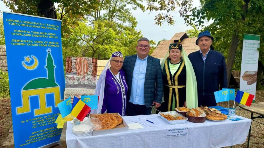 FOTO Tradițiile tătărești, prezentate la Târgul Pâinii de la Muzeul Satului. UDTTMR a adus în fața publicului gusturi și povești ale comunității